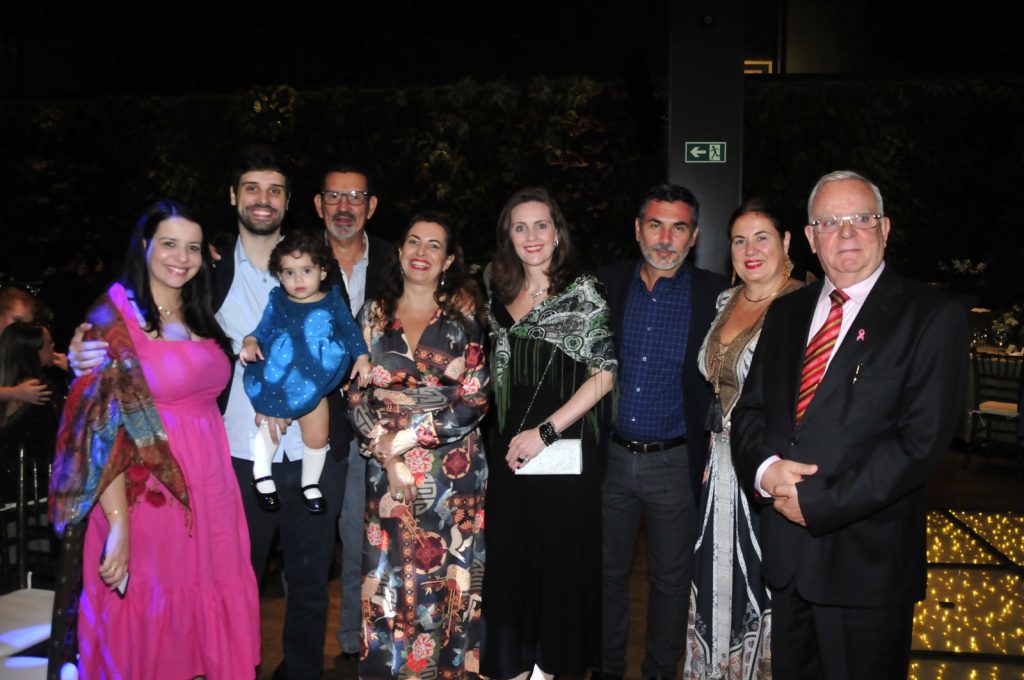 Livia, Antonio e Lara Martins; Antonio, Veridiana, Delaine e Carlos Martins; Priscila e Fernando Medina