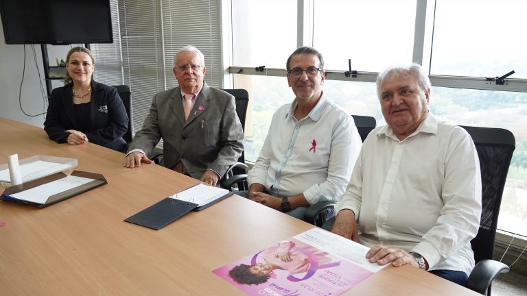Andréia Klefenz, Fernando Medina, Luciano Almeida e João Orlando Pavão durante encontro na tarde de hoje