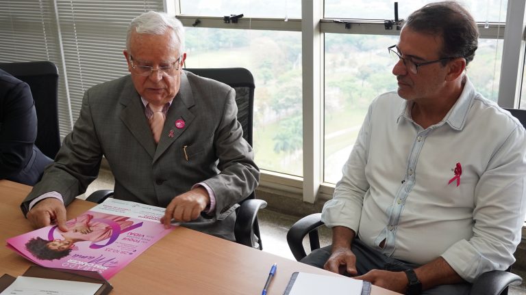 Luciano Almeida conversa com Fernando Medina, diretor do Cecan da Santa Casa